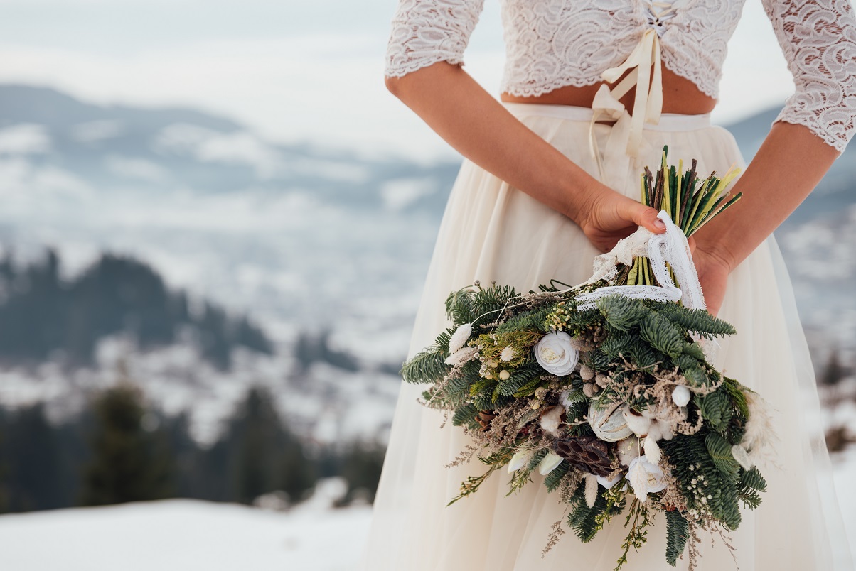 Four Decor Ideas for a Budget-Friendly Winter Wedding