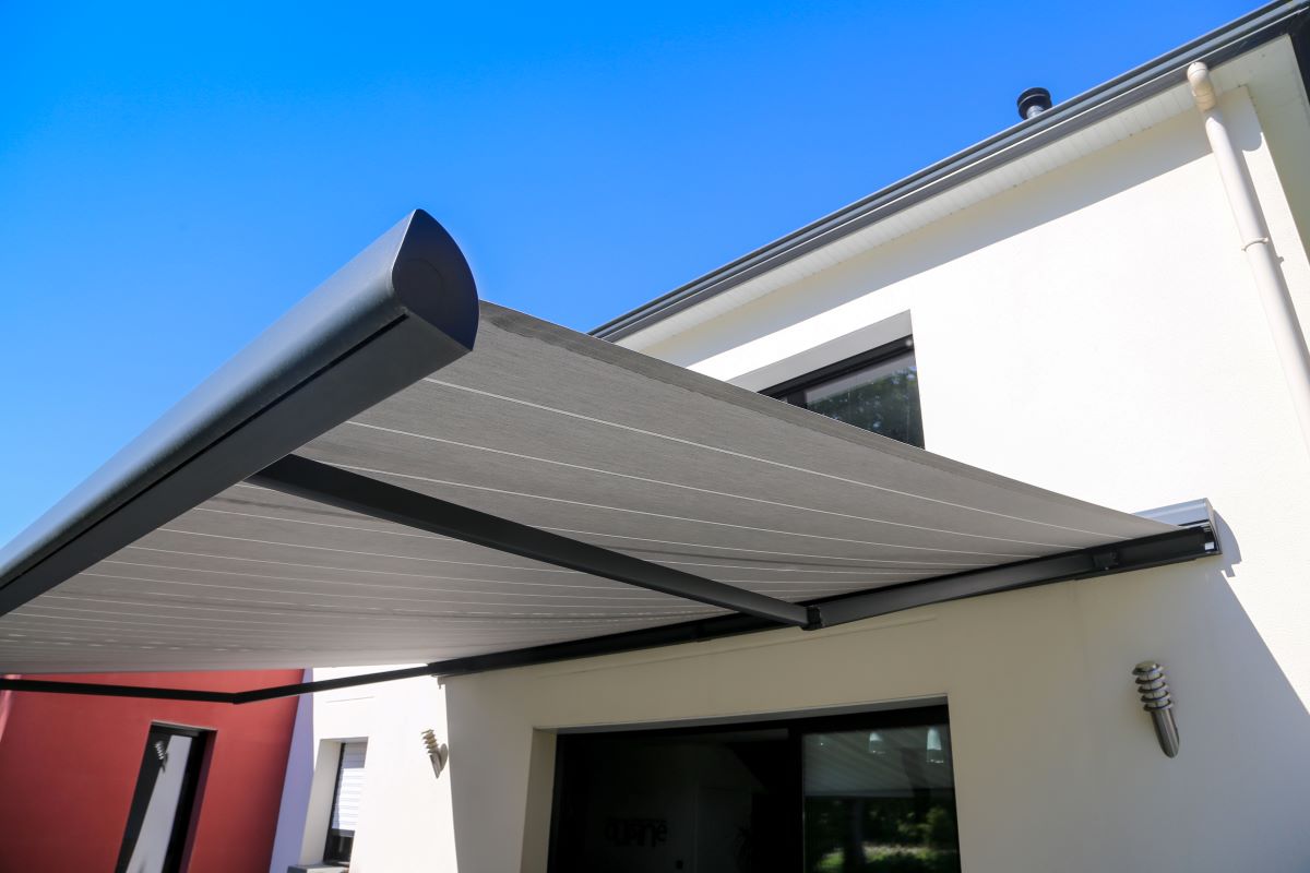 3 Tips: Choose the Right Awnings for Your Outdoor Living Space