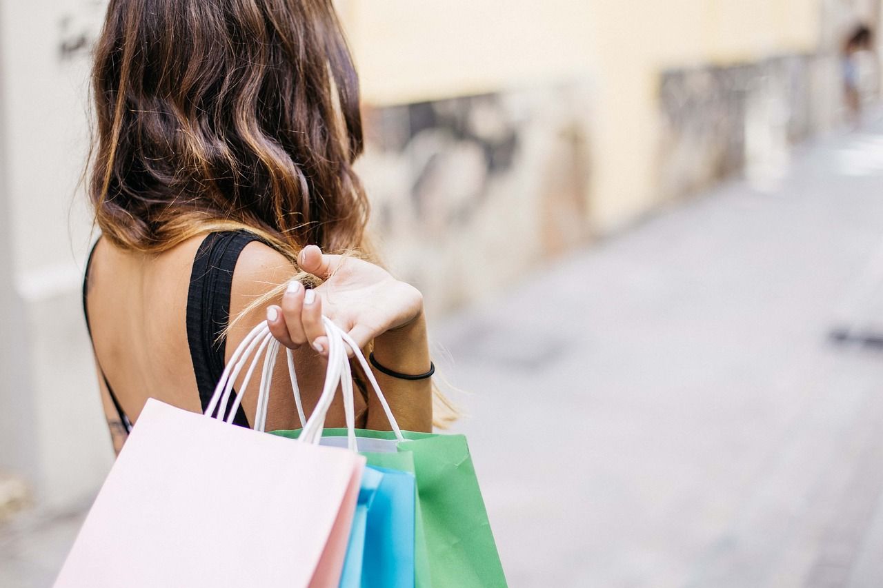 Retail Radio: How Background Music for Stores Creates the Ideal Shopping Experience (and Avoids Legal Issues)